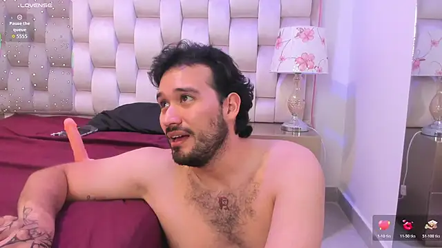 AdrianSith: διαδικτυακό σόου στην κάμερα