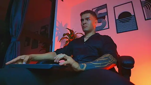 Show modela ALPHA_DOMINUS_ na web-kameri