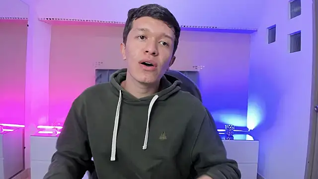 Show modela ken_col na web-kameri