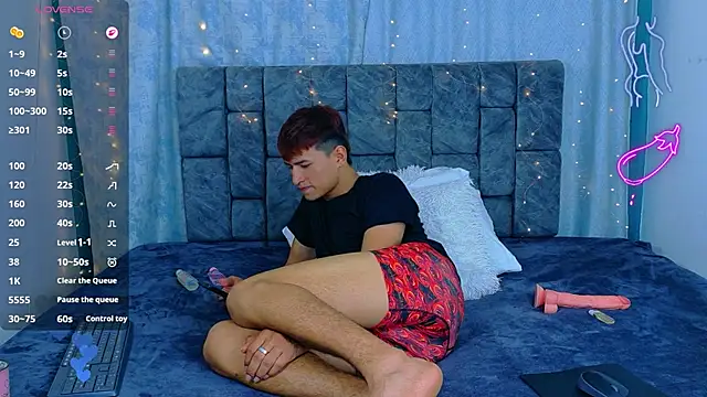 NicolasTorrez: вебкам-шоу