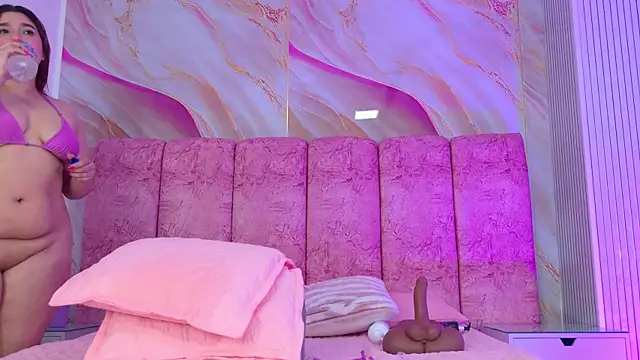 emmacurvy Adlı Modelin Canlı XXX Sohbeti