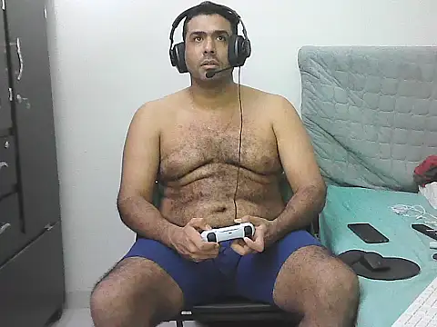 Онлайн чат XXX AlphaLatinoBear