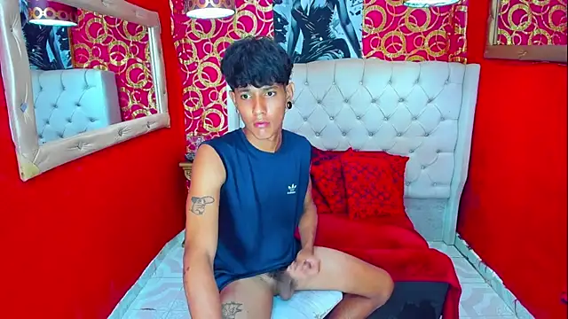 Вебкам-шоу straightyoungpein