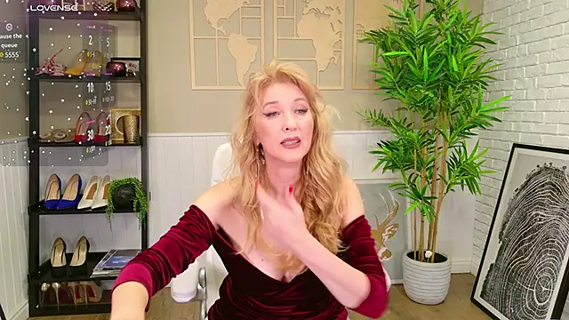 LadyLeea Adlı Modelin Canlı XXX Sohbeti