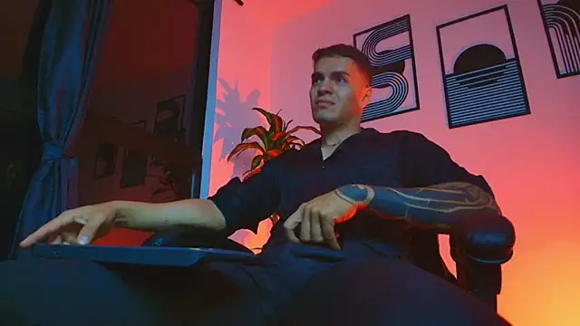 ALPHA_DOMINUS_ Show in webcam