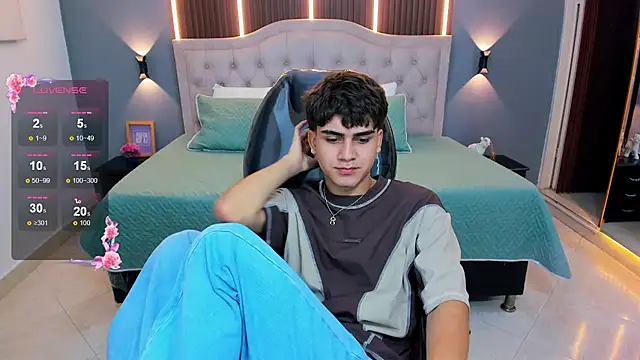 Tommy18__ élő XXX-chatje