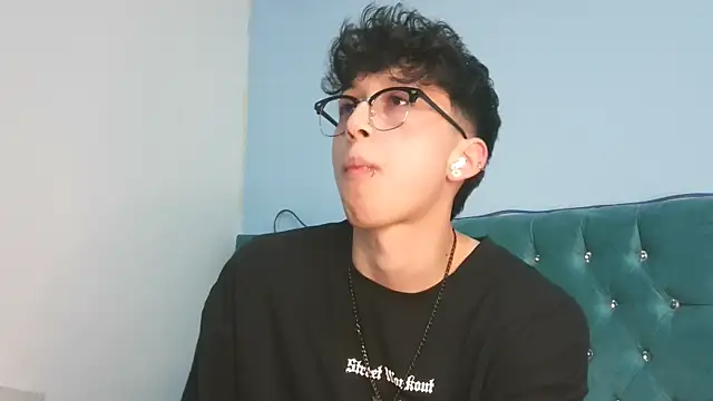 Pokazy przed kamerką – _Thomas_hot_