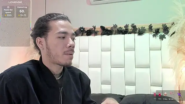 Show modela AngeloRoush na web-kameri