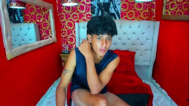 Show de straightyoungpein na webcam