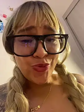 Pokazy przed kamerką – keirabbw