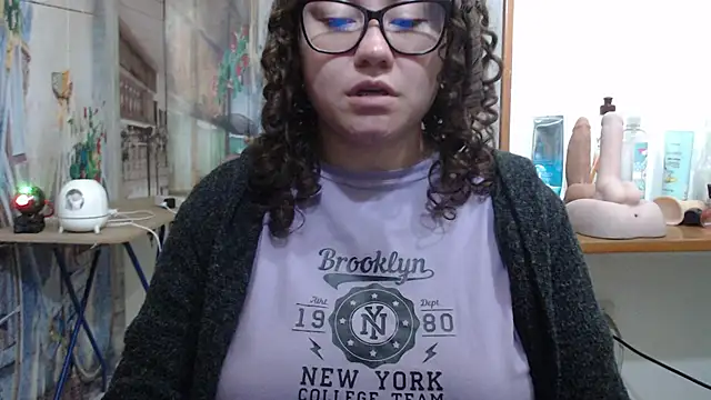 curly_greeneyed: απευθείας συνομιλία ΧΧΧ