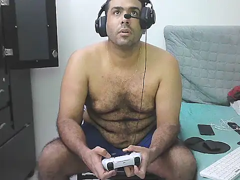 AlphaLatinoBear Live XXX-chat