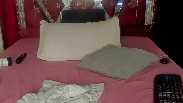 Chat +18 de MicaelaHot_ ao vivo