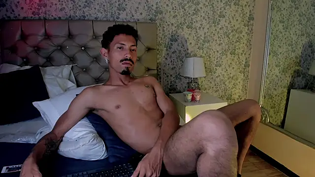 XXX chat uživo modela NoaahTylor