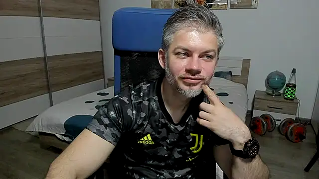 XXX chat uživo modela RobbyShawz