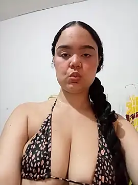 TrixieRosse Chat XXX in diretta