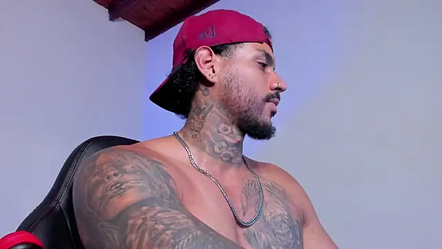 LuigiVitale_1 Adlı Modelin Web Kamerası Şovu