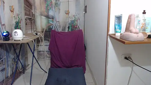 Chat +18 de curly_greeneyed ao vivo