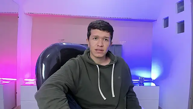 ken_col: διαδικτυακό σόου στην κάμερα