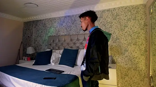 NoaahTylor Chat XXX live