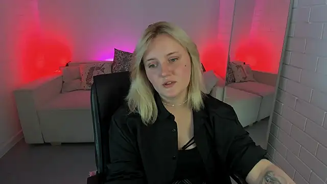 XXX chat uživo modela KathyBriggs