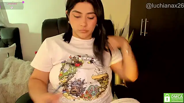 lucy26_ élő XXX-chatje