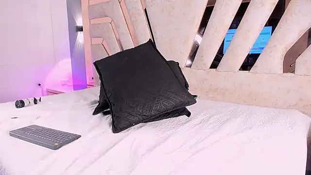 Pertunjukan Kamera Web REINA_ADAHARA