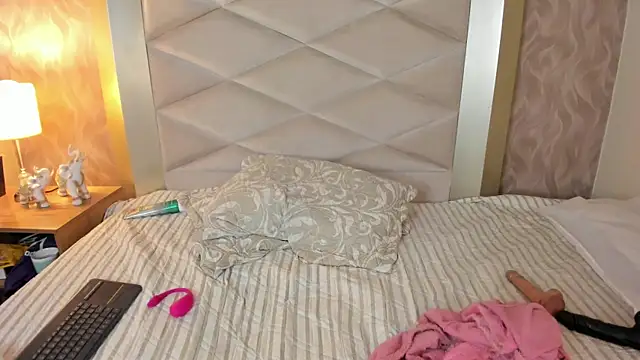 XXX chat uživo modela DannyRouds