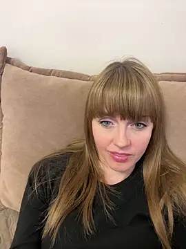 Kamilochka2951 Adlı Modelin Canlı XXX Sohbeti