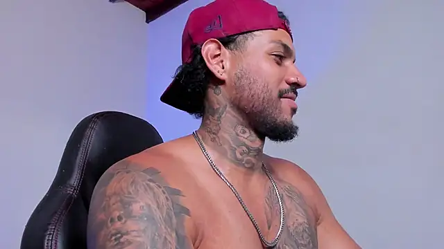 LuigiVitale_1 Adlı Modelin Web Kamerası Şovu