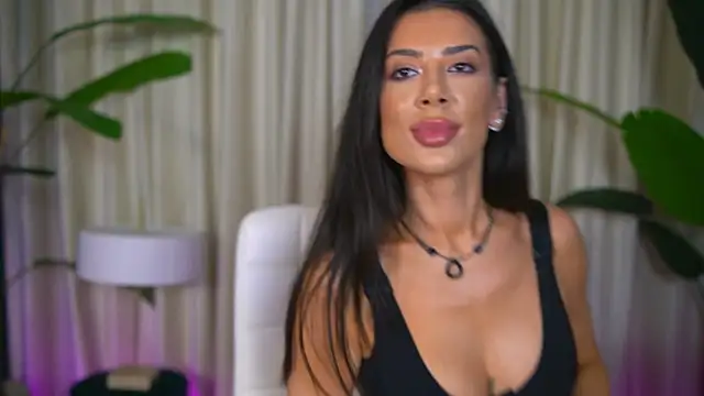 FoxieJullia Chat XXX in diretta