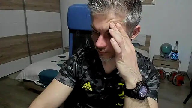 Show modela RobbyShawz na web-kameri