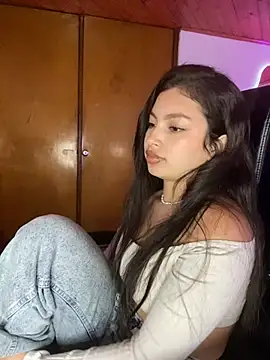 Mady_Pink Chat XXX in diretta