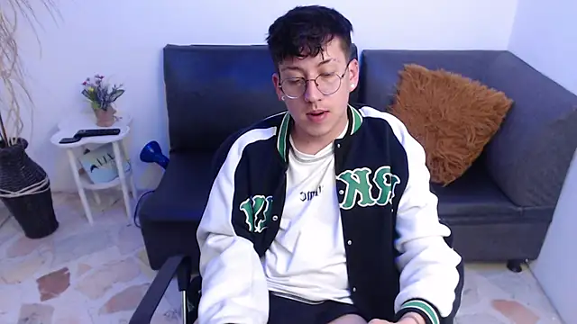 Show modela Evan_Connell na web-kameri