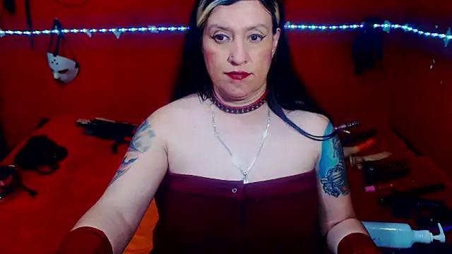 XXX chat uživo modela MATURE_Randy