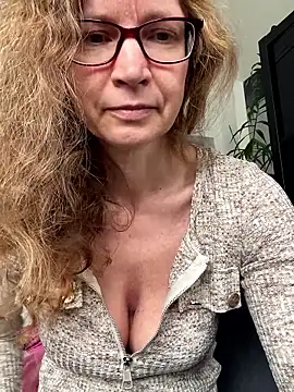 AnnikaRose élő XXX-chatje