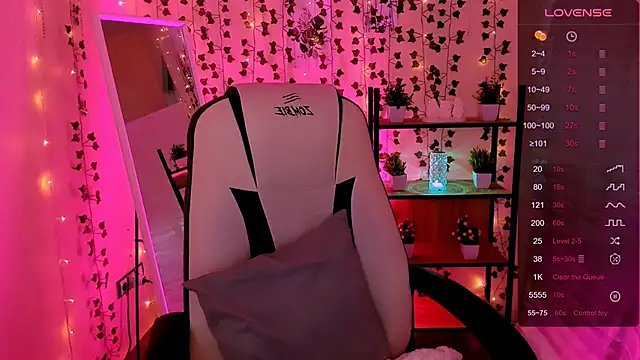 AnyaTaylor_ Chat XXX in diretta