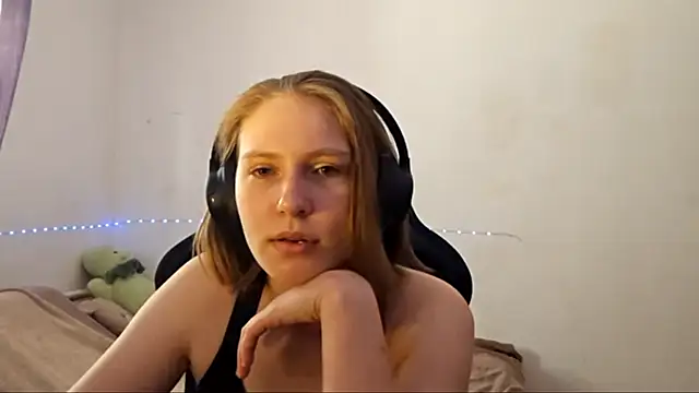 Show modela WesleyFrohling na web-kameri