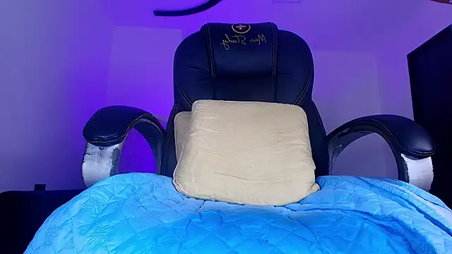 naomi_kyse's Live XXX Chat