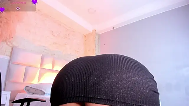 AnaiaClarck Adlı Modelin Canlı XXX Sohbeti