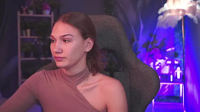 Sweet_Emilya Adlı Modelin Canlı XXX Sohbeti