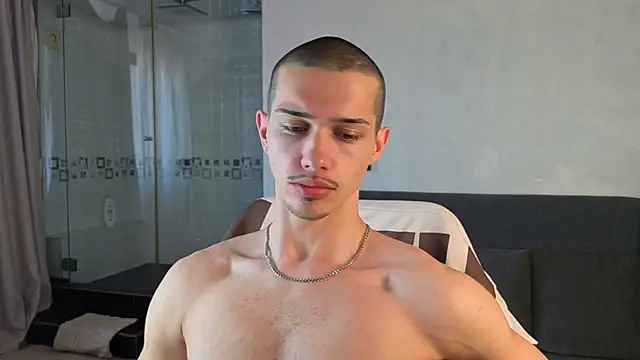 XXX chat uživo modela KaydenDrew