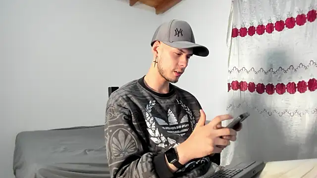 Vlad__night Adlı Modelin Canlı XXX Sohbeti