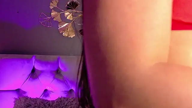 kendalFox_ Adlı Modelin Canlı XXX Sohbeti