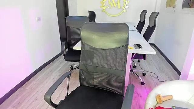 Онлайн чат XXX MilyClem