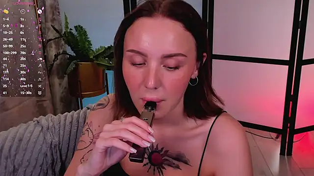 LianaFordのライブXXXチャット