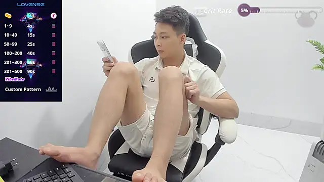 Chat XXX en directo de Naughty___asian