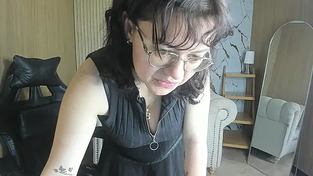 Amara_tf Webcam show