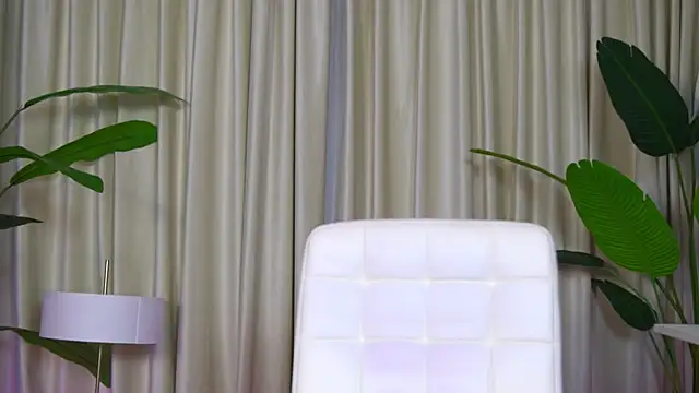 XXX chat uživo modela FoxieJullia