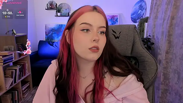 CoraMiel live XXX chat